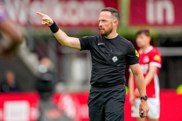 2026-05-17 AZ Alkmaar v NAC Breda - Dutch Eredivisie ALKMAAR, NETHERLANDS - MAY 17: Referee Edwin van de Graaf looks on during the Dutch Eredivisie match between AZ Alkmaar and NAC Breda at AFAS Stadion on May 17, 2026 in Alkmaar, Netherlands. Alkmaar AFAS Stadion Netherlands Content not available for redistribution in The Netherlands directly or indirectly through any third parties. Copyright: xEdxvanxdexPolx