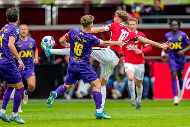 2026-05-17 AZ Alkmaar v NAC Breda - Dutch Eredivisie ALKMAAR, NETHERLANDS - MAY 17: Sven Mijnans of AZ Alkmaar, Max Balard of NAC Breda during the Dutch Eredivisie match between AZ Alkmaar and NAC Breda at AFAS Stadion on May 17, 2026 in Alkmaar, Netherlands. Alkmaar AFAS Stadion Netherlands Content not available for redistribution in The Netherlands directly or indirectly through any third parties. Copyright: xEdxvanxdexPolx