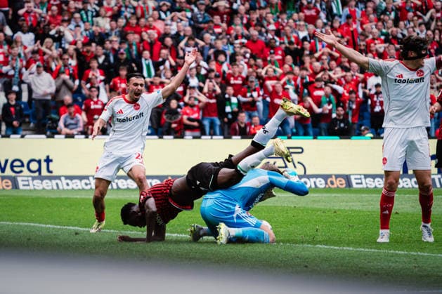 2. Bundesliga: Hannover 96 vs. 1. FC Nürnberg, 17.05.2026 Mustapha Bundu (Hannover 96, 7) stürzt über Jan Reichert (1. FC Nürnberg, 1); Fußball, 2. Bundesliga, 34. Spieltag: Hannover 96 vs. 1. FC Nürnberg am 17.05.2026 in der Heinz von Heiden Arena, Hannover DFL REGULATIONS PROHIBIT ANY USE OF PHOTOGRAPHS AS IMAGE SEQUENCES AND OR QUASI-VIDEO.