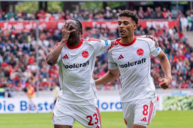 Hannover, Deutschland 17. Mai 2026: 2. BL - 2025 2026 - Sp. 34 - Hannover 96 gegen 1. FC Nürnberg Im Bild: Mohamed Ali Zoma (FCN) jubelt nach seinem Tor zum 0:1 mit Henri Koudossou (FCN) DFL DFB regulations prohibit any use of photographs as image sequences and or quasi-video Heinz von Heiden Arena Niedersachsen