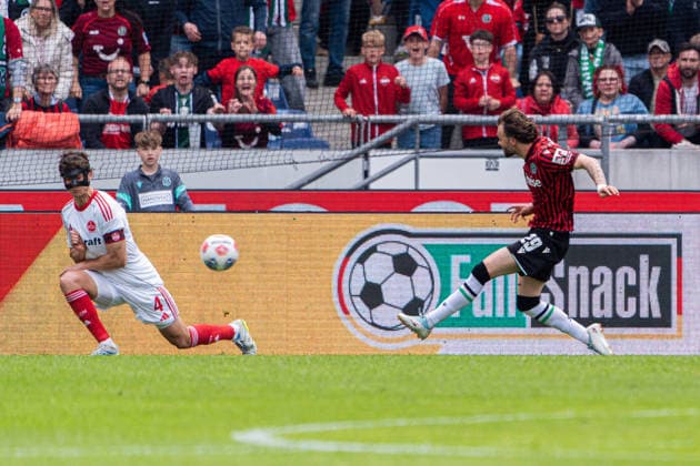 Hannover, Deutschland 17. Mai 2026: 2. BL - 2025 2026 - Sp. 34 - Hannover 96 gegen 1. FC Nürnberg Im Bild: Kolja Nuno Oudenne (HAN) macht das Tor zum 1:1 DFL DFB regulations prohibit any use of photographs as image sequences and or quasi-video Heinz von Heiden Arena Niedersachsen