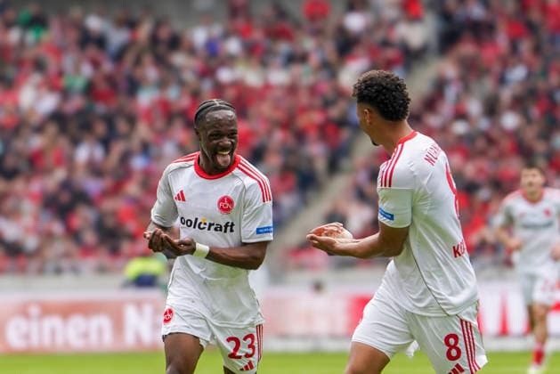 Deutschland: Fussball 2.Bundesliga 2025 2026, 34. Spieltag - Hannover 96 vs 1. FC Nürnberg - Heinz von Heiden Arena Stadion (Hannover): Tor und Torjubel zum Mohamed AlÃ¬ Zoma Mohamed Ali Zoma (1. FC Nürnberg, 23) Henri Koudossou (1. FC Nürnberg, 8) Hannover