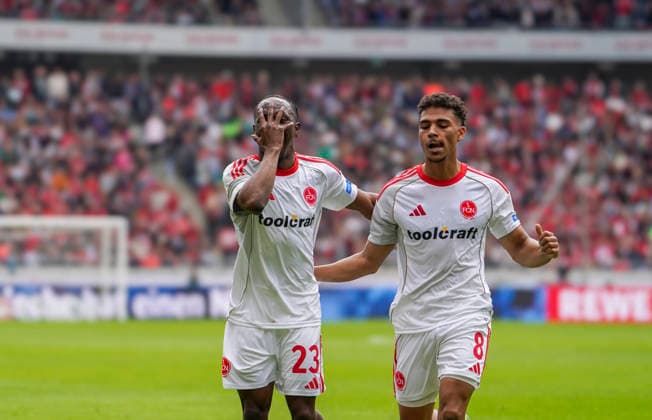 Deutschland: Fussball 2.Bundesliga 2025 2026, 34. Spieltag - Hannover 96 vs 1. FC Nürnberg - Heinz von Heiden Arena Stadion (Hannover): Tor und Torjubel zum Mohamed AlÃ¬ Zoma Mohamed Ali Zoma (1. FC Nürnberg, 23) Henri Koudossou (1. FC Nürnberg, 8) Hannover