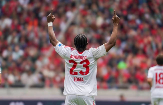 Deutschland: Fussball 2.Bundesliga 2025 2026, 34. Spieltag - Hannover 96 vs 1. FC Nürnberg - Heinz von Heiden Arena Stadion (Hannover): Tor und Torjubel zum Mohamed AlÃ¬ Zoma Mohamed Ali Zoma (1. FC Nürnberg, 23) Hannover