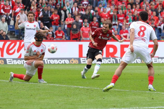 17.05.2026, xtgx, Fussball 2.Bundesliga, Hannover 96 - 1.FC Nürnberg v.l. Kolja Oudenne (Hannover 96) Torschuetze, erzielt das Tor, Treffer, scores the goal 1:1 (DFL DFB REGULATIONS PROHIBIT ANY USE OF PHOTOGRAPHS as IMAGE SEQUENCES and or QUASI-VIDEO) Hannover