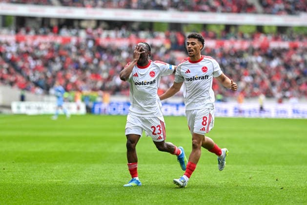 2. Bundesliga - Hannover 96 - 1. FC Nürnberg am 17.05.2026 in der HDI Arena in Hannover Jubel, Torjubel, Torschuetze, Torschütze Mohamed AlÃ¬ Zoma (Nuernberg) jubelt nach seinem Tor zum 0:1 mit Henri Koudossou (Nuernberg)