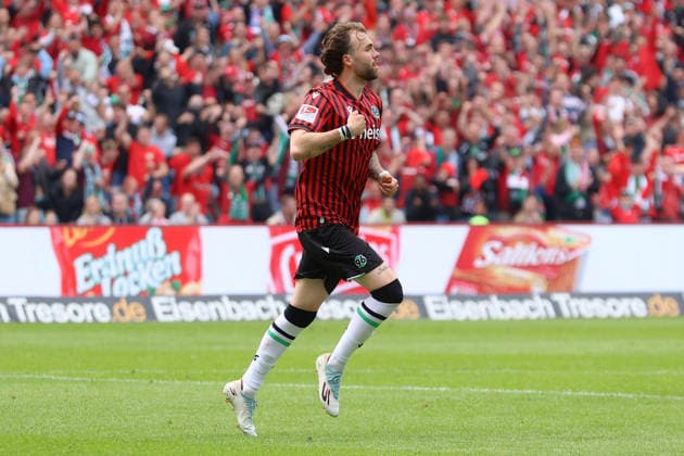 17.05.2026, xtgx, Fussball 2.Bundesliga, Hannover 96 - 1.FC Nürnberg v.l. Torjubel nach dem Tor zum celebrating the goal celebrate 1:1 durch Kolja Oudenne (Hannover 96) (DFL DFB REGULATIONS PROHIBIT ANY USE OF PHOTOGRAPHS as IMAGE SEQUENCES and or QUASI-VIDEO) Hannover