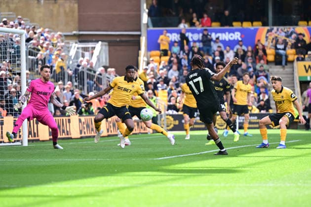 Wolverhampton Wanderers v Fulham, Premier League Fulham forward Alex Iwobi (17) takes a shot at goal during the Premier League match between Wolverhampton Wanderers and Fulham at Molineux, Wolverhampton, UK on 17 May 2026. Wolverhampton Molineux West Midlands UK Editorial use only DataCo restrictions apply See www.football-dataco.com , Copyright: xDennisxGoodwinx PSI-24264-0028