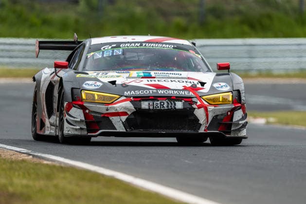Der Audi R8 LMS GT3 evo II mit der Startnummer 19 vom Team Max Kruse Racing mit den Fahrern Jan Jaap van Roon, Tom Coronel, Christian Kohlhaas und Duncan Huismann fährt während des 24h Rennens auf der Nordschleife des Nürburgrings. Nürburg Rheinland-Pfalz Deutschland