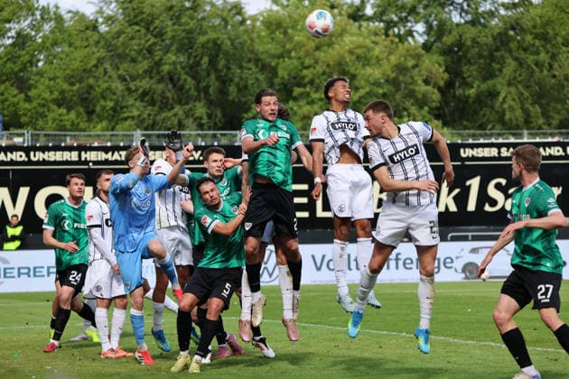 17.05.2026, Fussball, Herren, 2. Bundesliga, Saison 2025 2026, SV 07 Elversberg SC Preußen Münster, Johannes Schenk (SC Preußen Münster), Yassine Bouchama (SC Preußen Münster), Niko Koulis (SC Preußen Münster), Lukas Petkov (SV 07 Elversberg), Bambase Conte (SV 07 Elversberg), Lukasz Poreba (SV 07 Elversberg) Elversberg Ursapharm-Arena an der Kaiserlinde Saarland Deutschland (DEU) Copyright: xSebastianxBachx