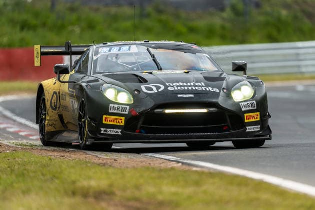 Der Aston Martin Vantage AMR GT3 EVO mit der Startnummer 34 vom Team natural elements by Walkenhorst Motorsport mit den Fahrern Christian Krognes, Mattia Drudi, Nicki Thiim und Felipe Fernadez Laser fährt während des 24h Rennens auf der Nordschleife des Nürburgrings. Nürburg Rheinland-Pfalz Deutschland