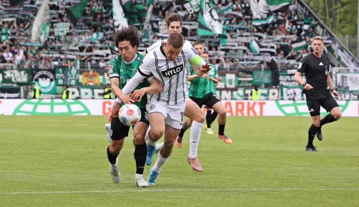 17.05.2026, Fussball, Herren, 2. Bundesliga, Saison 2025 2026, SV 07 Elversberg SC Preußen Münster, Shin Yamada (SC Preußen Münster) Lukas Pinckert (SV 07 Elversberg) Elversberg Ursapharm-Arena an der Kaiserlinde Saarland Deutschland (DEU) Copyright: xSebastianxBachx