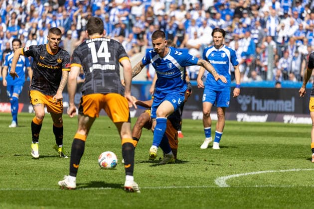 Deutschland: 2.Bundesliga, 34. Spieltag, Saison 2025 2026, 1.FC Magdeburg vs 1. FC Kaiserslautern Avnet Arena (Magdeburg) : Zukowski Mateusz (1. FC Magdeburg, 22) im Zweikampf gegen Schramm David (1. FC Kaiserslautern, 41)