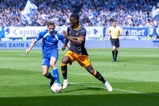 Deutschland: 2.Bundesliga, 34. Spieltag, Saison 2025 2026, 1.FC Magdeburg vs 1. FC Kaiserslautern Avnet Arena (Magdeburg) : Nollenberger Alexander (1. FC Magdeburg, 17) im Zweikampf gegen Gyamfi Maxwell (1. FC Kaiserslautern, 4)