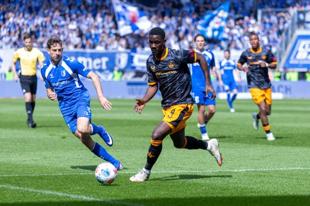 Deutschland: 2.Bundesliga, 34. Spieltag, Saison 2025 2026, 1.FC Magdeburg vs 1. FC Kaiserslautern Avnet Arena (Magdeburg) : Nollenberger Alexander (1. FC Magdeburg, 17) im Zweikampf gegen Gyamfi Maxwell (1. FC Kaiserslautern, 4)