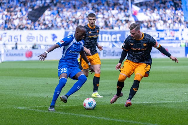Deutschland: 2.Bundesliga, 34. Spieltag, Saison 2025 2026, 1.FC Magdeburg vs 1. FC Kaiserslautern Avnet Arena (Magdeburg) : Gnaka Silas (1. FC Magdeburg, 25) im Zweikampf gegen Ritter Marlon (1. FC Kaiserslautern, 7)