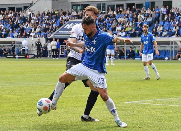 17.05.2026, xhbx, Fussball 2.Bundesliga, SV Darmstadt 98 - SC Paderborn 07 v.l. Calvin Brackelmann (SC Paderborn 07), Marco Richter (SV Darmstadt 98) (DFL DFB REGULATIONS PROHIBIT ANY USE OF PHOTOGRAPHS as IMAGE SEQUENCES and or QUASI-VIDEO) Darmstadt