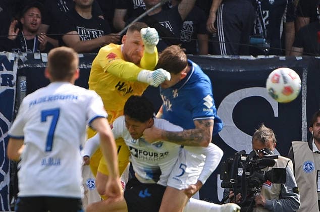 17.05.2026, xhbx, Fussball 2.Bundesliga, SV Darmstadt 98 - SC Paderborn 07 v.l. Filip Bilbija (SC Paderborn 07), Marcel Schuhen (SV Darmstadt 98), Santiago Castaneda (SC Paderborn 07), Matej Maglica (SV Darmstadt 98) (DFL DFB REGULATIONS PROHIBIT ANY USE OF PHOTOGRAPHS as IMAGE SEQUENCES and or QUASI-VIDEO) Darmstadt