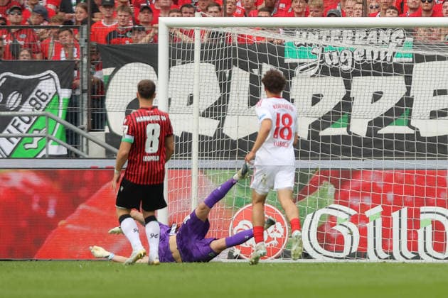 17.05.2026, xtgx, Fussball 2.Bundesliga, Hannover 96 - 1.FC Nürnberg v.l. Mohamed Ali Zoma (1.FC Nuernberg) Torschuetze, erzielt das Tor, Treffer, scores the goal 0:1 Nahuel Noll (Hannover 96) (DFL DFB REGULATIONS PROHIBIT ANY USE OF PHOTOGRAPHS as IMAGE SEQUENCES and or QUASI-VIDEO) Hannover