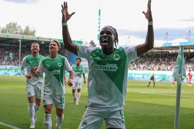 Noel Futkeu 9 (Spvgg Greuther Fuerth) jubelt ueber sein Tor zum 3:0, Emotion, Freude, mit Vorbereiter Felix Klaus 30 (Spvgg Greuther Fuerth), SpVgg Greuther Fuerth vs. Fortuna Duesseldorf, Fussball, Maenner, 2. Bundesliga, DFL, Saison 2025 2026, 34. Spieltag, Rueckrunde, 17.05.2026 DFB regulations prohibit any use of photographs as image sequences and or quasi-video Fuerth Bayern Deutschland