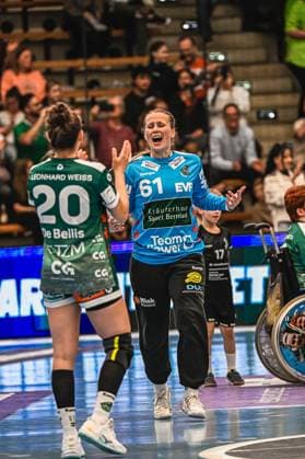 Szene mit Louisa De Bellis (20; Frisch auf Göppingen Frauen) und Celina Meißner (61; Frisch auf Göppingen Frauen) Szene mit Louisa De Bellis (20; Frisch auf Göppingen Frauen) und Celina Meißner (61; Frisch auf Göppingen Frauen)