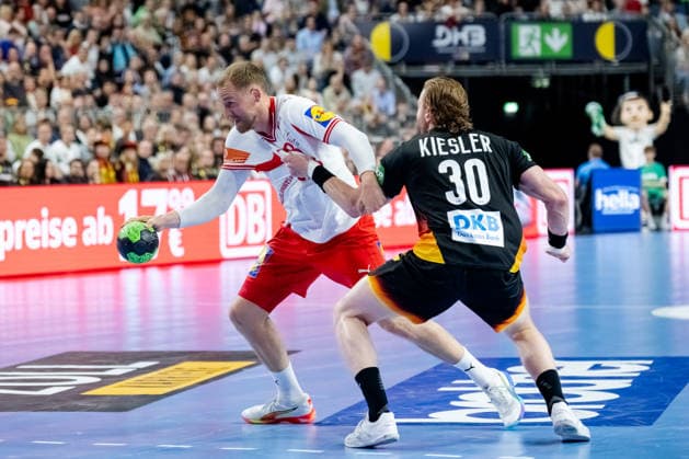 Dortmund 17.05.2026, Handball, Herren, Länderspiel, Deutschland Dänemark Simon Bogetoft Pytlick (Dänemark, 43) im Zweikampf mit Tom Kiesler (Deutschland, 30)