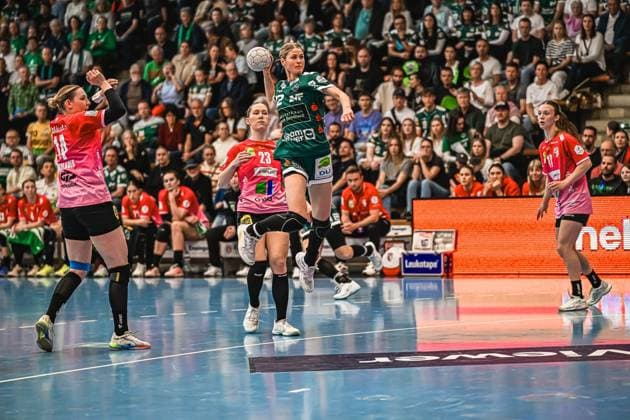 Szene mit Sina Ehmann (22; Frisch auf Göppingen Frauen) und Marie Polakova (23; SV Halle-Neustadt) Szene mit Sina Ehmann (22; Frisch auf Göppingen Frauen) und Marie Polakova (23; SV Halle-Neustadt)