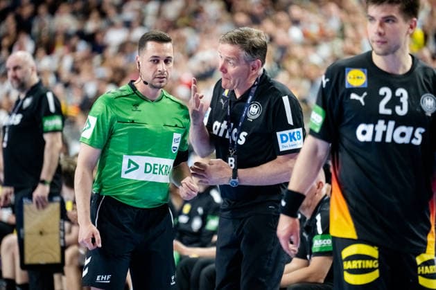 Dortmund 17.05.2026, Handball, Herren, Länderspiel, Deutschland Dänemark Alfred Gislason (Deutschland) emotional mit dem Schiedsrichter