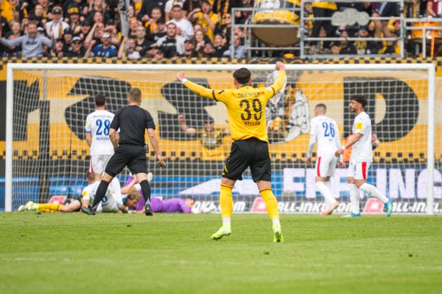 17.05.2026, xomx, Fussball 2.Bundesliga, Dynamo Dresden - Holstein Kiel v.l. jubelt, Torjubel, Tor, Goal, Jubel, Freude, freuen zum 2:0 durch Vincent Vermeij (Dynamo Dresden) (DFL DFB REGULATIONS PROHIBIT ANY USE OF PHOTOGRAPHS as IMAGE SEQUENCES and or QUASI-VIDEO) Dresden