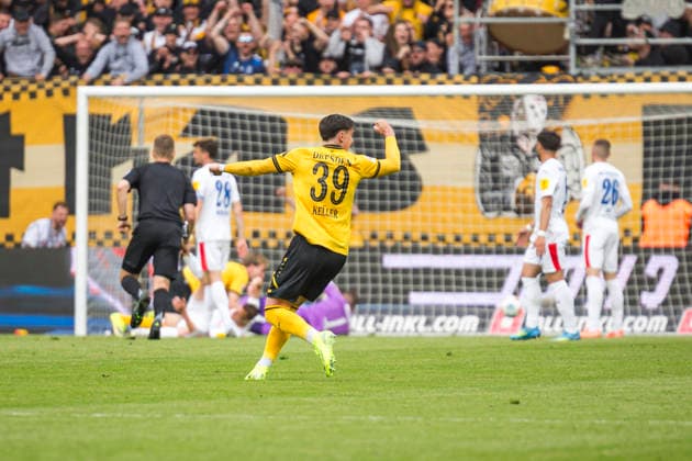 17.05.2026, xomx, Fussball 2.Bundesliga, Dynamo Dresden - Holstein Kiel v.l. jubelt, Torjubel, Tor, Goal, Jubel, Freude, freuen zum 2:0 durch Vincent Vermeij (Dynamo Dresden) (DFL DFB REGULATIONS PROHIBIT ANY USE OF PHOTOGRAPHS as IMAGE SEQUENCES and or QUASI-VIDEO) Dresden