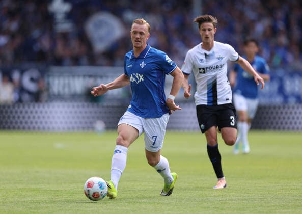 16.05.2026, Fussball 2. Bundesliga, SV Darmstadt 98 - SC Paderborn, v.l., Isac Lidberg (SV Darmstadt 98), Jonah Sticker (SC Paderborn) DFL DFB REGULATIONS PROHIBIT ANY USE OF PHOTOGRAPHS AS IMAGE SEQUENCES AND OR QUASI-VIDEO. xdcx
