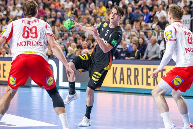 17.05.2026, xkwix, Handball, Länderspiel, Deutschland - Dänemark , Lanxess-Arena in Köln: Miro Schluroff (Germany 05) beim Wurf Photo: xKamilxWilkowskixPressefotoKochx Nordrhein-Westfalen Deutschland