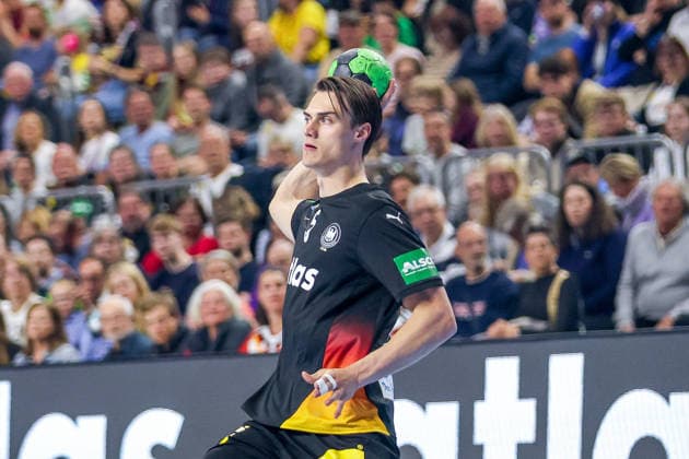 17.05.2026, xkwix, Handball, Länderspiel, Deutschland - Dänemark , Lanxess-Arena in Köln: Miro Schluroff (Germany 05) beim Passwurf Photo: xKamilxWilkowskixPressefotoKochx Nordrhein-Westfalen Deutschland