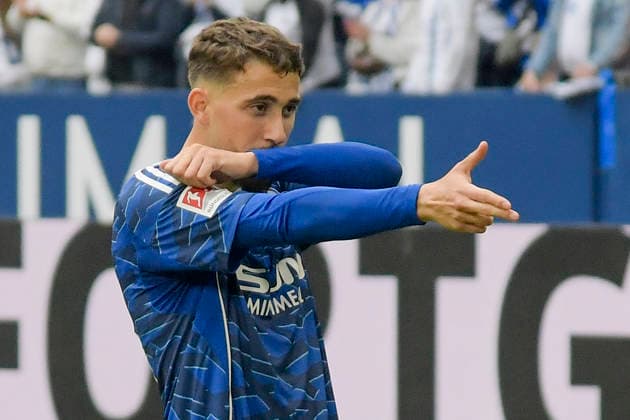 Adil Aouchiche (Schalke 24) jubelt nach dem Tor zum 1:0 17.05.2026 ¢ Fussball ¢ FC Schalke 04 vs Eintracht Braunschweig, Veltins-Arena, Gelsenkirchen, DFB DFL REGULATIONS PROHIBIT ANY USE OF PHOTOGRAPHS AS IMAGE SEQUENCES AND OR QUASI-VIDEO