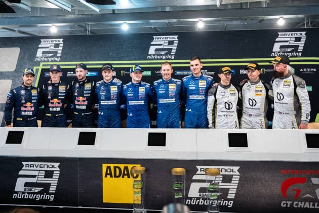 Mercedes-AMG Team RAVENOL ( 80) SP 9. Das Fahrzeug fährt auf der Rennstrecke beim ADAC RAVENOL 24h Nürburgring 2026. Rheinland-Pfalz Deutschland