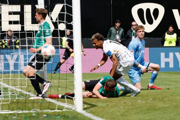 17.05.2026, xjrdrx, Fussball 2.Bundesliga, SV Elversberg - Preußen Münster v.l. Bambase Conte (SV Elversberg) Torschuetze, erzielt das Tor, Treffer, scores the goal 1:0 (DFL DFB REGULATIONS PROHIBIT ANY USE OF PHOTOGRAPHS as IMAGE SEQUENCES and or QUASI-VIDEO) Elversberg