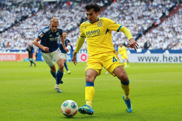 Fußball 2. Bundesliga 34. Spieltag FC Schalke 04 - Eintracht Braunschweig am 17.05.2026 in der Veltins Arena in Gelsenkirchen Andi Hoti ( Braunschweig ) DFL regulations prohibit any use of photographs as image sequences and or quasi-video.