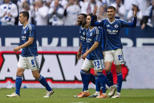 Fußball 2. Bundesliga 34. Spieltag FC Schalke 04 - Eintracht Braunschweig am 17.05.2026 in der Veltins Arena in Gelsenkirchen Torjubel zum 1:0 durch Adil Aouchiche ( Schalke ) DFL regulations prohibit any use of photographs as image sequences and or quasi-video.