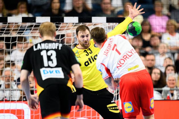 Koeln: Handball Laenderspiel - Deutschland - Daenemark Torhueter Andreas Wolff (Deutschland), Daenemarks Emil Jakobsen Koeln Lanxess Arena Deutschland