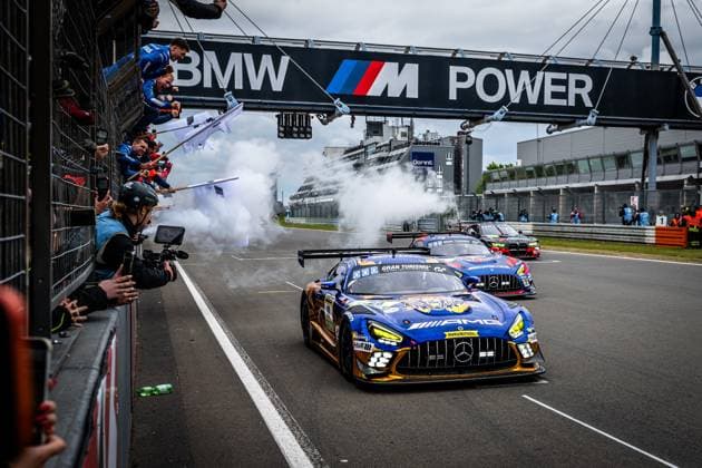 Der Mercedes-AMG GT3 80 von Mercedes-AMG Team RAVENOL ist Sieger des 24h Rennen s am Nürburgring Mercedes-AMG GT3 80 von Mercedes-AMG Team RAVENOL in der Boxengasse Copyright: xMichaelxGelhardtx