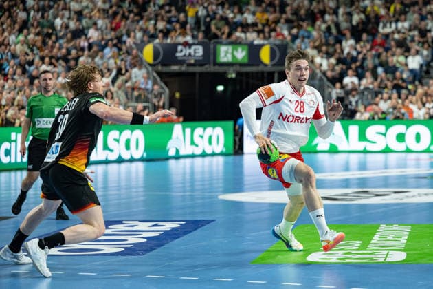 Mens Handball international match, Länderspiel, Nationalmannschaft Germany - Denmark. May 17, 2026 Tom Kiesler (Germany Deutschland, 30), Lasse Andersson (Denmark, 28), ; Mens Handball International Match, Germany - Denmark. May 17, 2026 Copyright: xBEAUTIFULxSPORTS Erlhofx