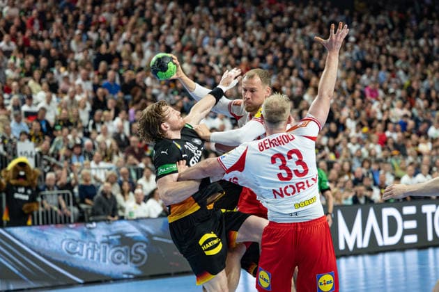 Mens Handball international match, Länderspiel, Nationalmannschaft Germany - Denmark. May 17, 2026 Tom Kiesler (Germany Deutschland, 30), Simon Pytlick (Denmark, 43), Emil Bergholt (Denmark, 33), ; Mens Handball International Match, Germany - Denmark. May 17, 2026 Copyright: xBEAUTIFULxSPORTS Erlhofx
