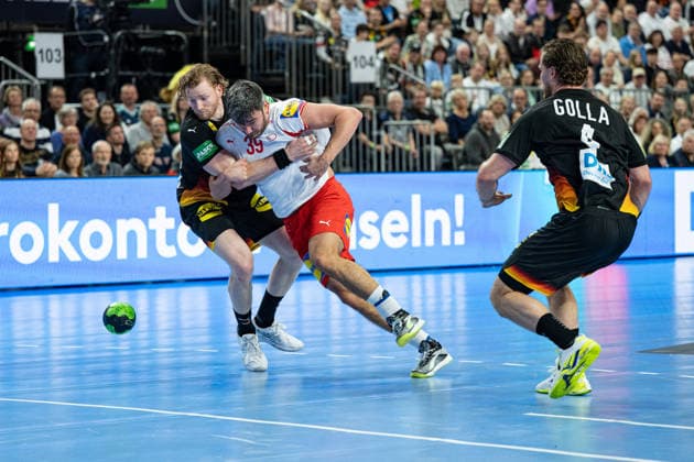 Mens Handball international match, Länderspiel, Nationalmannschaft Germany - Denmark. May 17, 2026 Tom Kiesler (Germany Deutschland, 30), Jacob Lassen (Denmark, 39), Johannes Golla (Germany Deutschland, 4), ; Mens Handball International Match, Germany - Denmark. May 17, 2026 Copyright: xBEAUTIFULxSPORTS Erlhofx