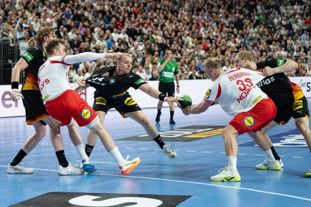 Mens Handball international match, Länderspiel, Nationalmannschaft Germany - Denmark. May 17, 2026 Justus Fischer (Germany Deutschland, 54), Emil Bergholt (Denmark, 33),; Mens Handball International Match, Germany - Denmark. May 17, 2026 Copyright: xBEAUTIFULxSPORTS Erlhofx
