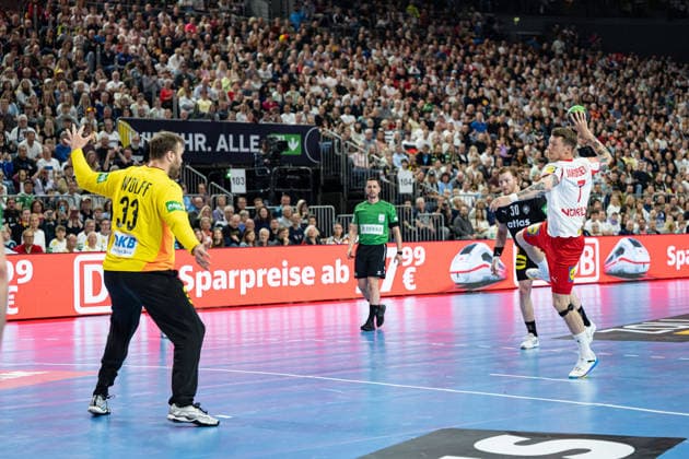 Mens Handball international match, Länderspiel, Nationalmannschaft Germany - Denmark. May 17, 2026 Emil Manfeldt Jakobsen (Denmark, 7), throws the 7-meter penalty against Andreas Wolff (Germany Deutschland, 33), ; Mens Handball International Match, Germany - Denmark. May 17, 2026 Copyright: xBEAUTIFULxSPORTS Erlhofx