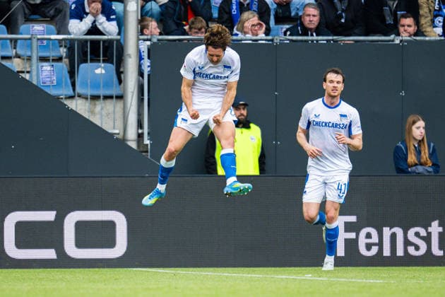17.05.2026 - Fußball, 2025 2026, 2. Bundesliga, 34. Spieltag, DSC Arminia Bielefeld - Hertha BSC Berlin: (L-R) Linus Gechter (Berlin) jubelt nach seinem Tor zum 0:1 mit Pascal Klemens (Berlin) DFL REGULATIONS PROHIBIT ANY USE OF PHOTOGRAPHS AS IMAGE SEQUENCES AND OR QUASI-VIDEO.
