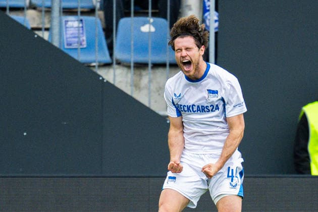 17.05.2026 - Fußball, 2025 2026, 2. Bundesliga, 34. Spieltag, DSC Arminia Bielefeld - Hertha BSC Berlin: (L-R) Linus Gechter (Berlin) jubelt nach seinem Tor zum 0:1 mit Pascal Klemens (Berlin) DFL REGULATIONS PROHIBIT ANY USE OF PHOTOGRAPHS AS IMAGE SEQUENCES AND OR QUASI-VIDEO.
