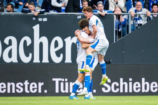 17.05.2026 - Fußball, 2025 2026, 2. Bundesliga, 34. Spieltag, DSC Arminia Bielefeld - Hertha BSC Berlin: (L-R) Linus Gechter (Berlin) jubelt nach seinem Tor zum 0:1 mit Pascal Klemens (Berlin), Sebastian Grönning (Berlin) DFL REGULATIONS PROHIBIT ANY USE OF PHOTOGRAPHS AS IMAGE SEQUENCES AND OR QUASI-VIDEO.