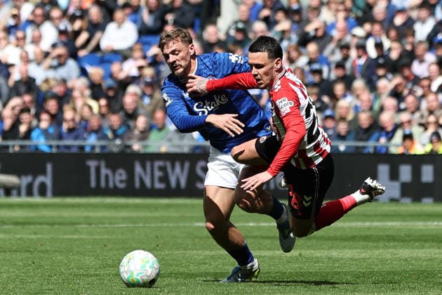 17th May 2026; Hill Dickinson Stadium, Liverpool, England; Premier League Football, Everton versus Sunderland; Kiernan Dewsbury-Hall of Everton tackles Enzo Le Fee of Sunderland DavidxBlunsden
