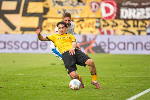17.05.2026, xomx, Fussball 2.Bundesliga, Dynamo Dresden - Holstein Kiel v.l. Jason Ceka (Dynamo Dresden) und Marko Ivezic (Holstein Kiel) im Zweikampf am ball (DFL DFB REGULATIONS PROHIBIT ANY USE OF PHOTOGRAPHS as IMAGE SEQUENCES and or QUASI-VIDEO) Dresden